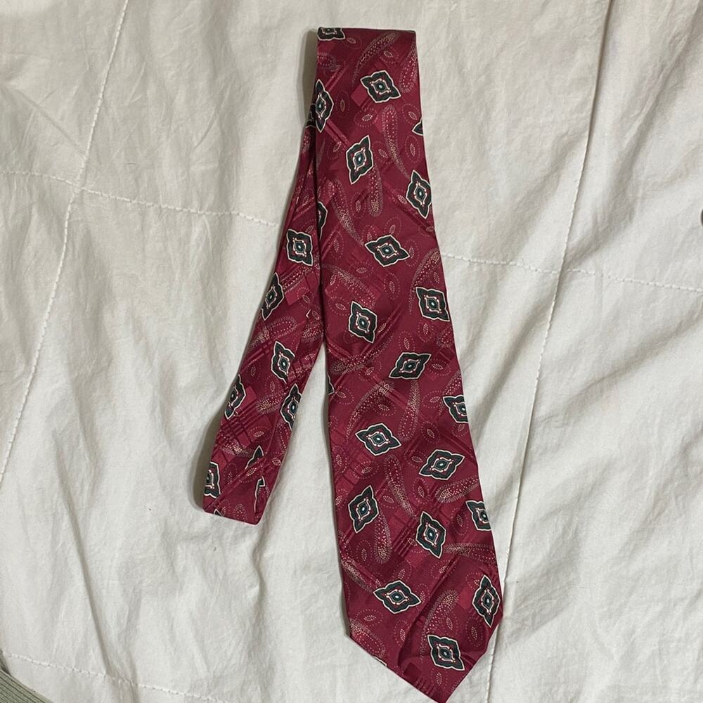 Polo by Ralph Lauren 100% Silk Handmade in US Red Paisley Pattern Tie 3.5” Width